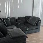 Mo\'S Crib