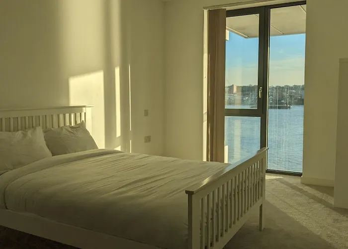 Mo\'S Crib